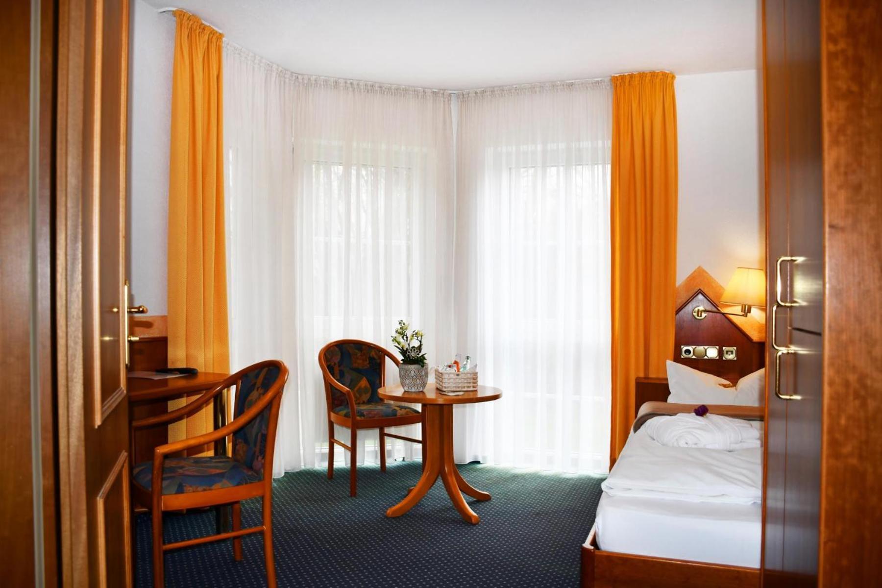 Hotel Schoene Aussicht Гисен Экстерьер фото