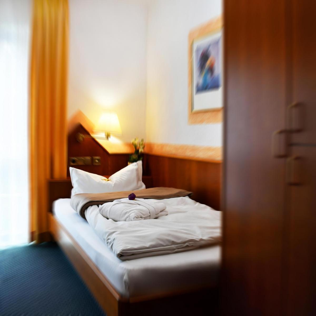 Hotel Schoene Aussicht Гисен Экстерьер фото