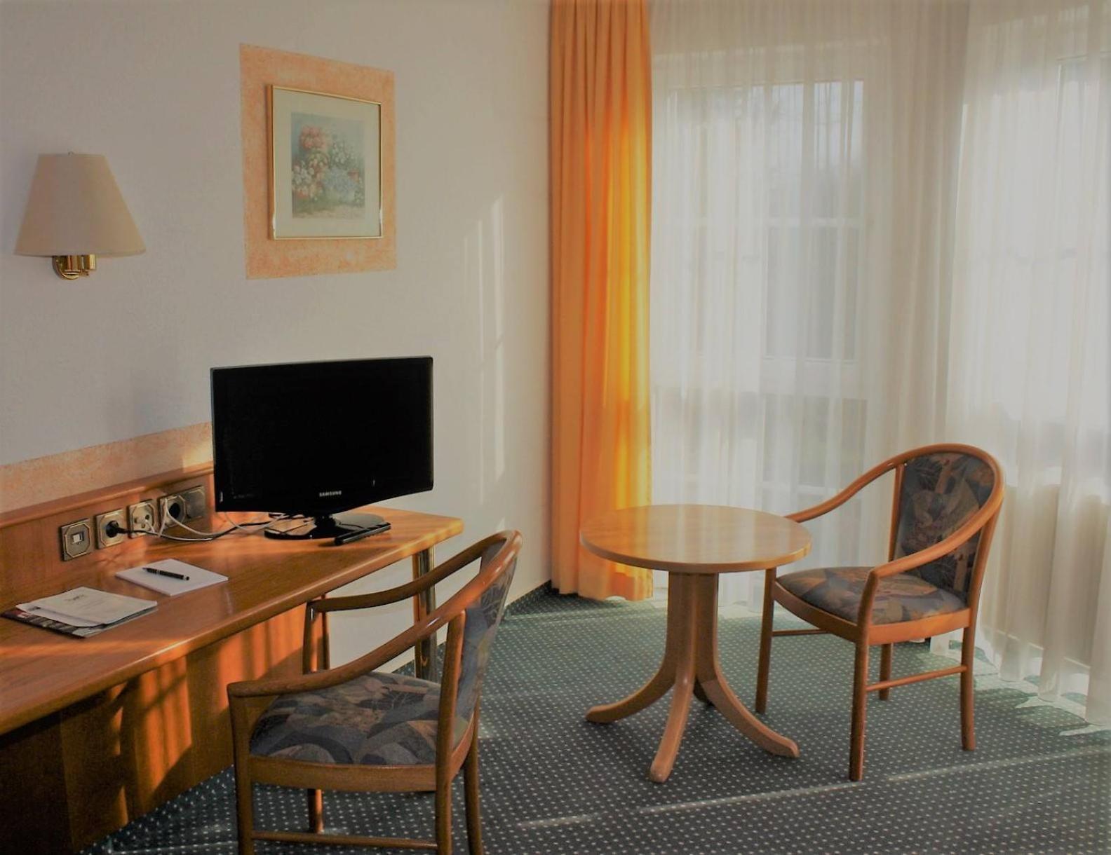 Hotel Schoene Aussicht Гисен Экстерьер фото